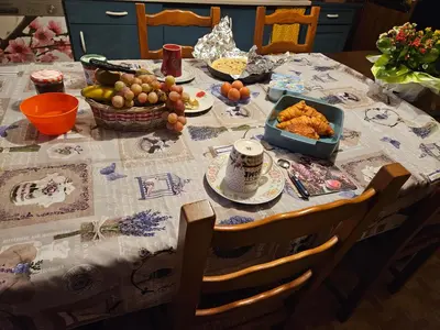 Nourriture dans le séjour chez l'habitant ou à proximité