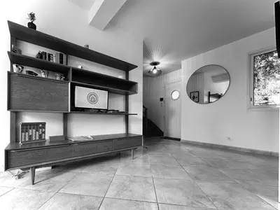 Télévision ou salle de divertissement dans l'établissement Ker Lodan jolie maison 3 chambres et terrasse