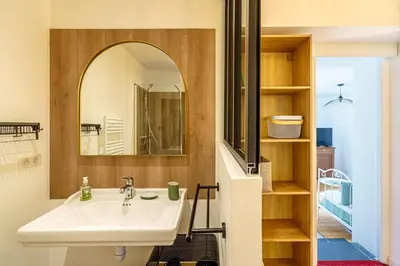 Salle de bains dans l'établissement Studio Meneyer - À 100m de la plage Bénodet