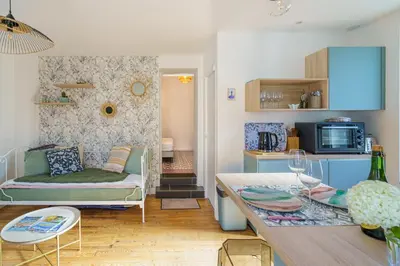 Cuisine ou kitchenette dans l'établissement Studio Meneyer - À 100m de la plage Bénodet