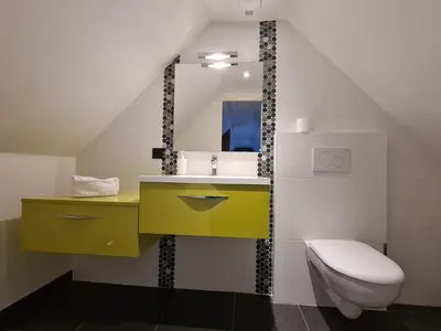 Salle de bains dans l'établissement Villa Ty Mam Goz, 50m mer, piscine intérieure, SPA, 11 personnes