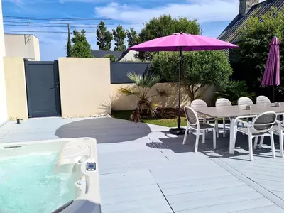 Piscine de l'établissement Villa Ty Mam Goz, 50m mer, piscine intérieure, SPA, 11 personnes ou située à proximité