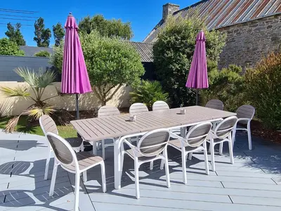 Terrasse ou espace extérieur de l'établissement Villa Ty Mam Goz, 50m mer, piscine intérieure, SPA, 11 personnes