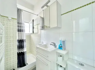 Salle de bains dans l'établissement Benodet Centre 200m de la plage