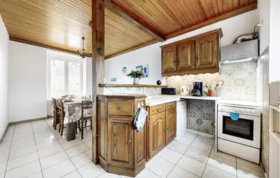 Cuisine ou kitchenette dans l'établissement 3 Bedroom Beautiful Home In Pont-Aven