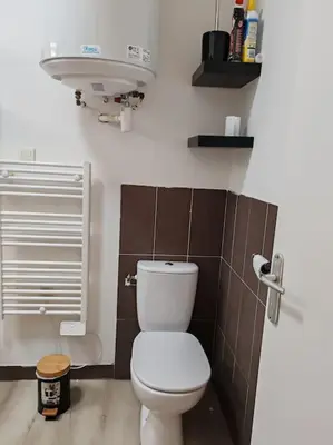 Salle de bains dans l'établissement Charmant T2 RDC