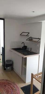 Cuisine ou kitchenette dans l'établissement Le studio