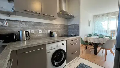 Cuisine ou kitchenette dans l'établissement Appartement les Capucins ROSCOFF