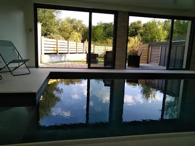 Piscine de l'établissement Maison bord de mer - Baie de Douarnenez - Piscine couverte ou située à proximité