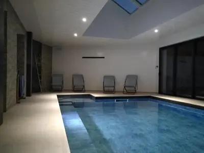 Piscine de l'établissement Maison bord de mer - Baie de Douarnenez - Piscine couverte ou située à proximité