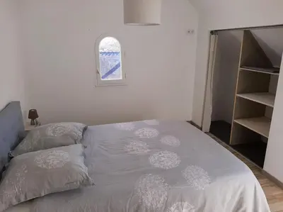 Un ou plusieurs lits dans un hébergement de l'établissement La Villa du Cap - piscine intérieure chauffée toute l'année - salle de billard