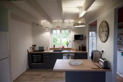 Cuisine ou kitchenette dans l'établissement Maison bretonne entre terre et mer