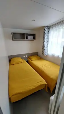 Un ou plusieurs lits dans un hébergement de l'établissement Mobilhome 3 chambres TV-WIFI-Lave-linge