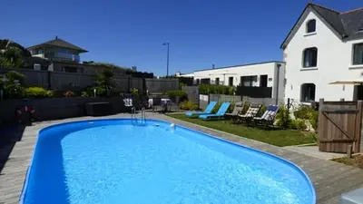 Piscine de l'établissement Ouessant 200m Plage et Port ou située à proximité