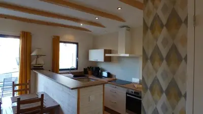 Cuisine ou kitchenette dans l'établissement Ouessant 200m Plage et Port