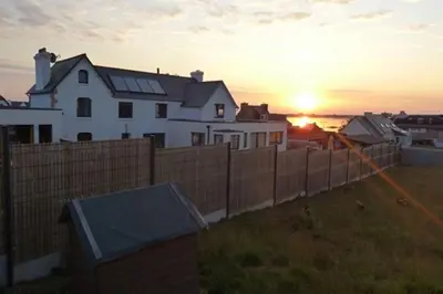 Lever ou coucher de soleil vu de la maison de vacances ou à proximité