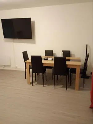 Télévision ou salle de divertissement dans l'établissement Appartement avec 2 chambres Morlaix et internet