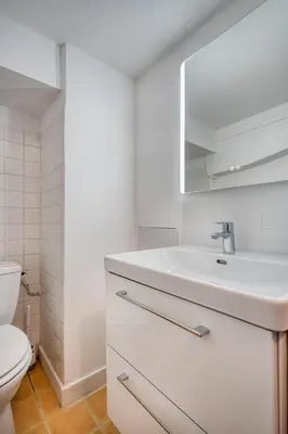 Salle de bains dans l'établissement Apparts hôtels Concarneau