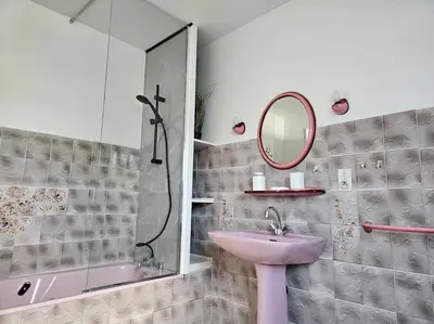 Salle de bains dans l'établissement Maison familiale Les 3 commères