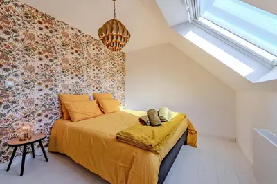 Un ou plusieurs lits dans un hébergement de l'établissement la villa iodée, le confort d une maison neuve équipée d une piscine intérieure chauffée toute l année, très proche des plus belles plages