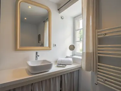 Salle de bains dans l'établissement Apartment La Manoir du Moros by Interhome