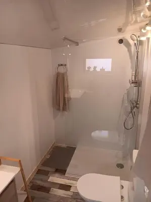 Salle de bains dans l'établissement Le Penty