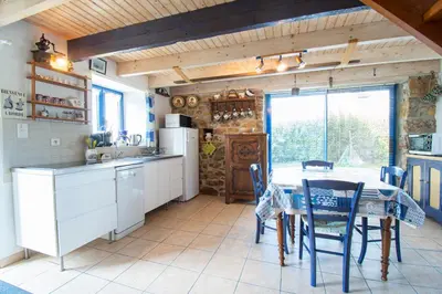 Cuisine ou kitchenette dans l'établissement Le Gaoulac'H I Vue mer & Grand jardin