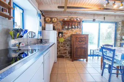 Cuisine ou kitchenette dans l'établissement Le Gaoulac'H I Vue mer & Grand jardin
