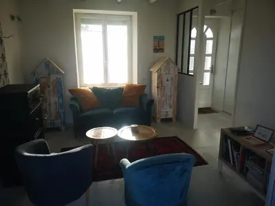 Coin salon dans l'établissement Maison vue sur mer avec jardin