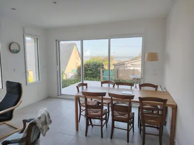 Coin salon dans l'établissement Maison vue sur mer avec jardin