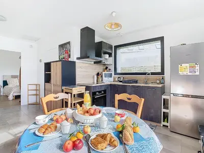 Cuisine ou kitchenette dans l'établissement Maison La Caravelle à Crozon