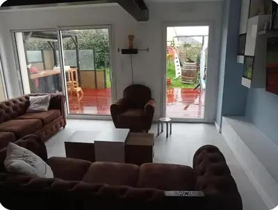 Coin salon dans l'établissement Maison de famille proche de la mer