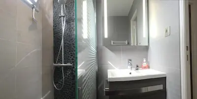 Salle de bains dans l'établissement Superbe T2 - Pleine vue mer
