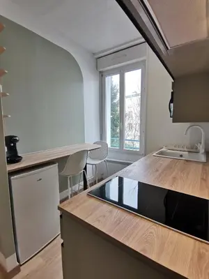 Cuisine ou kitchenette dans l'établissement Studio cosy et calme