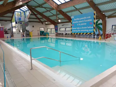 Piscine de l'établissement Siblu Domaine de Kerlann mobile home LUMINOSA ou située à proximité