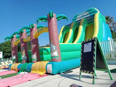 Aire de jeux pour enfants de l'établissement Siblu Domaine de Kerlann mobile home LUMINOSA