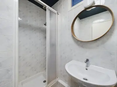 Salle de bains dans l'établissement -NAYA- Maison familiale a deux pas de la mer