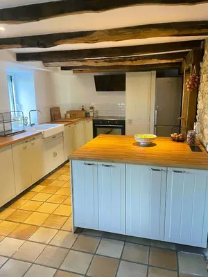 Cuisine ou kitchenette dans l'établissement Grande maison familiale au cœur du Finistère