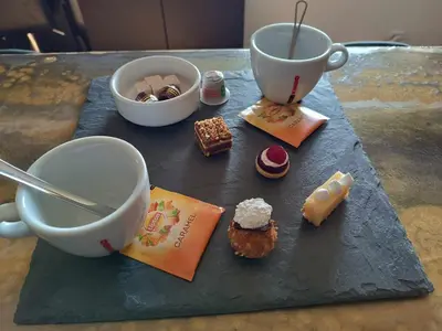 Nourriture dans la tente de luxe ou à proximité