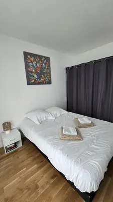 Un ou plusieurs lits dans un hébergement de l'établissement Vacances Ô Kastel - Studio Centre Ville proche de la mer