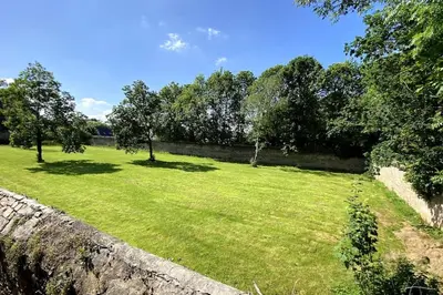 Jardin de l'établissement Tiny à l'orée des bois