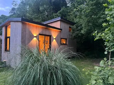 Jardin de l'établissement Tiny à l'orée des bois