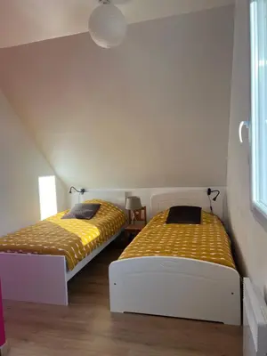 Un ou plusieurs lits dans un hébergement de l'établissement Maison bord de mer, plage 160m