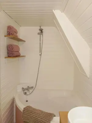 Salle de bains dans l'établissement Escapade Romantique sous les toits de Kéréon - Centre Historique, rue piétonne