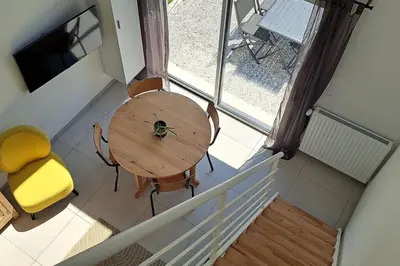 Télévision ou salle de divertissement dans l'établissement MoLiMa, maison de bord de mer, 12à14 personnes