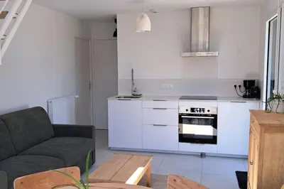 Cuisine ou kitchenette dans l'établissement MoLiMa, maison de bord de mer, 12à14 personnes