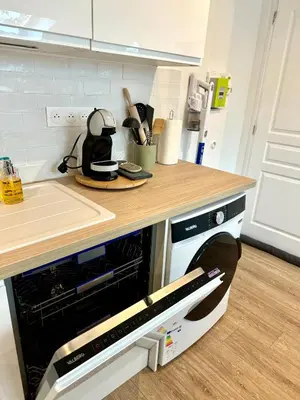 Cuisine ou kitchenette dans l'établissement Dans la foret