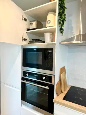 Cuisine ou kitchenette dans l'établissement Dans la foret