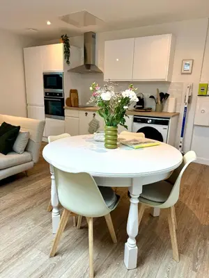Cuisine ou kitchenette dans l'établissement Dans la foret