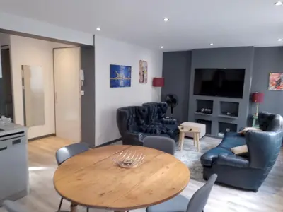 Télévision ou salle de divertissement dans l'établissement Un Appartement tout à vous
